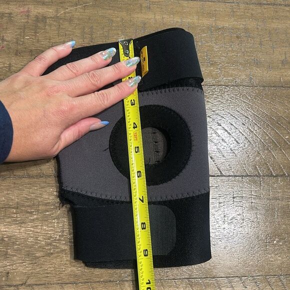 Futuro knee brace - Picture 8 of 9